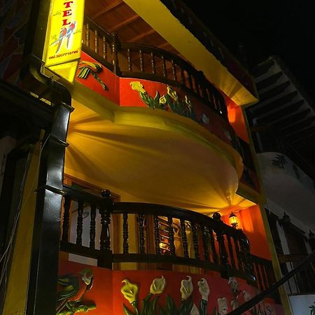 Hotel Las Guacamayas Гуатапе Экстерьер фото
