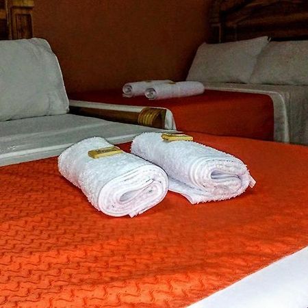 Hotel Las Guacamayas Гуатапе Экстерьер фото