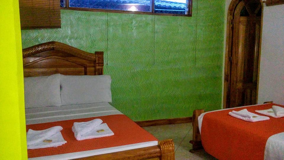 Hotel Las Guacamayas Гуатапе Экстерьер фото