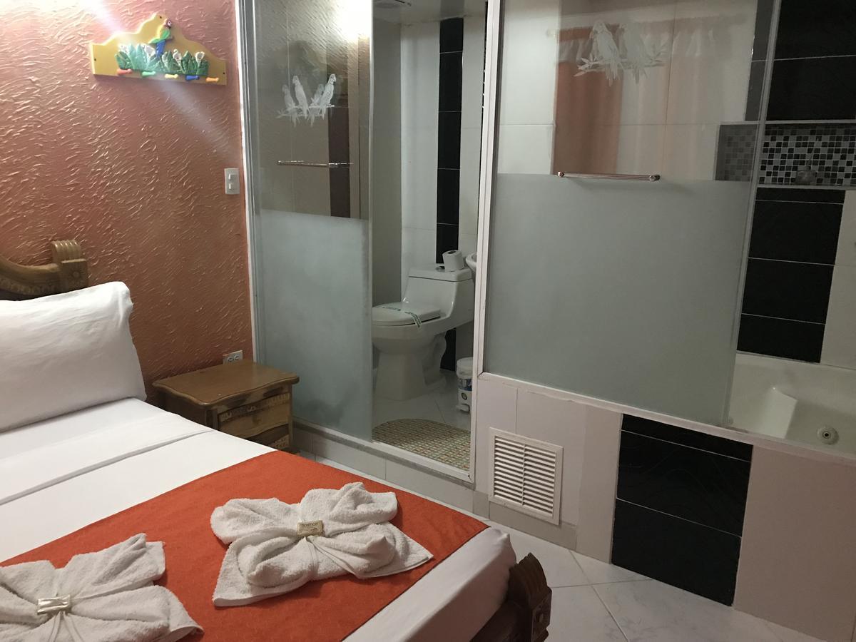 Hotel Las Guacamayas Гуатапе Экстерьер фото
