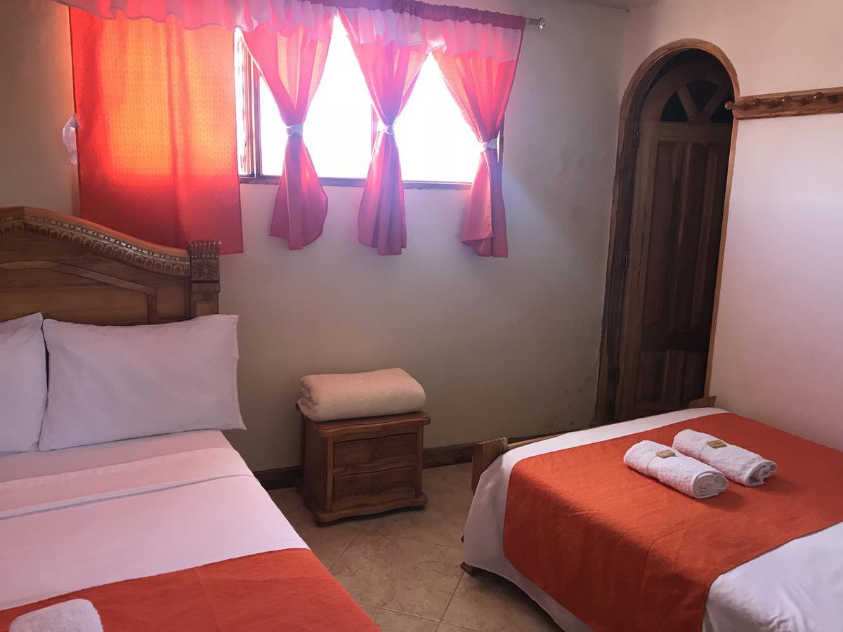 Hotel Las Guacamayas Гуатапе Экстерьер фото