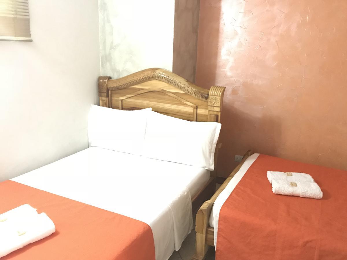 Hotel Las Guacamayas Гуатапе Экстерьер фото