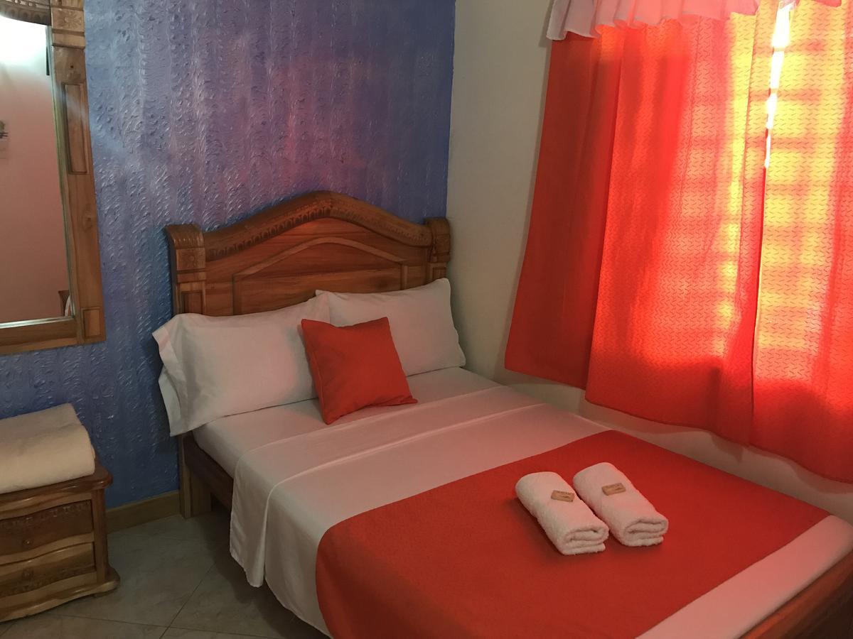 Hotel Las Guacamayas Гуатапе Экстерьер фото