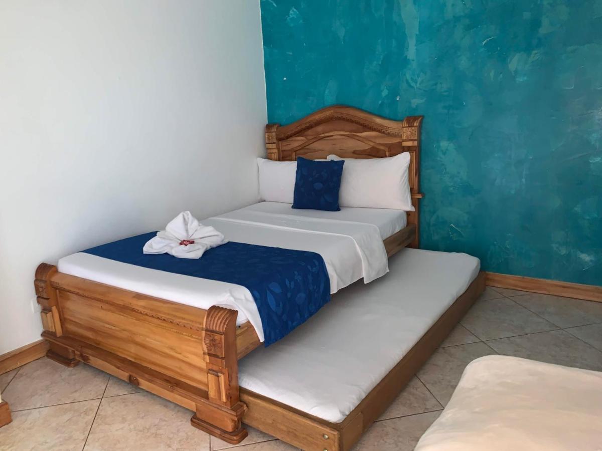 Hotel Las Guacamayas Гуатапе Экстерьер фото