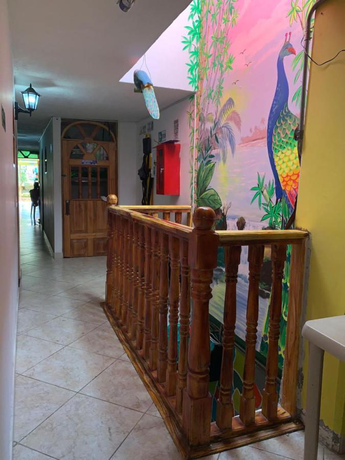 Hotel Las Guacamayas Гуатапе Экстерьер фото